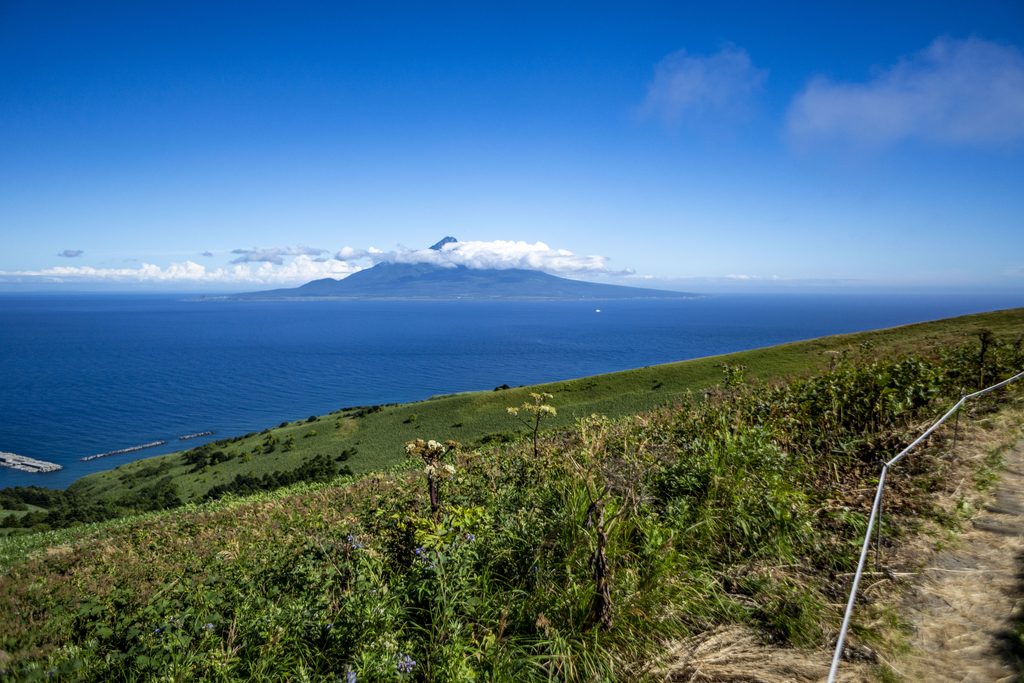 礼文島 桃岩展望台から見える利尻山