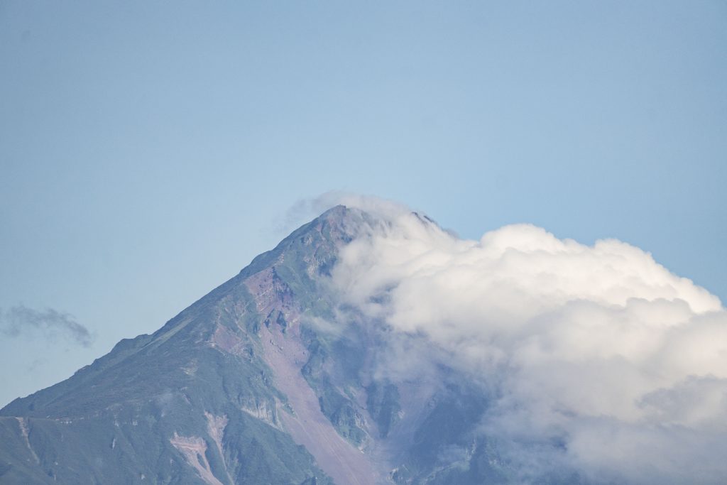 礼文島から見える利尻山