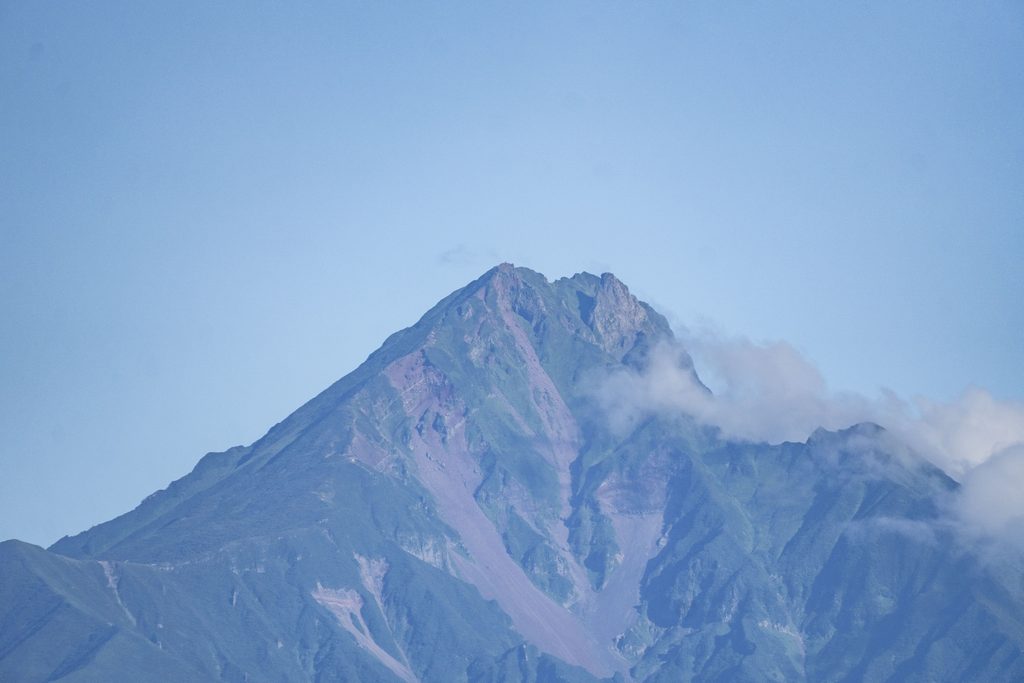 礼文島から見える利尻山