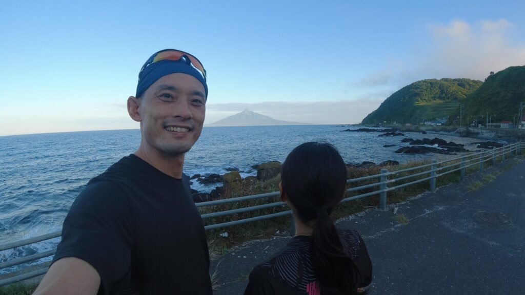海の向こうに見える利尻山